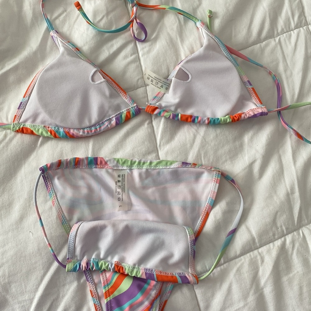 bikini - Picture 2 of 2